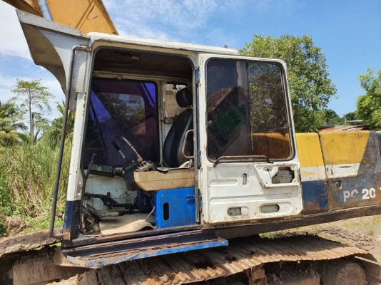 ขาย 695,000 บาท Komatsu PC200-5