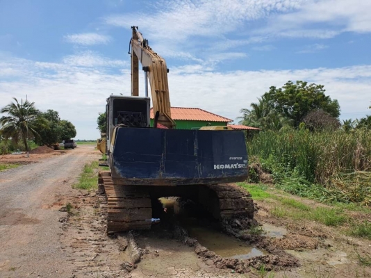 ขาย 695,000 บาท Komatsu PC200-5