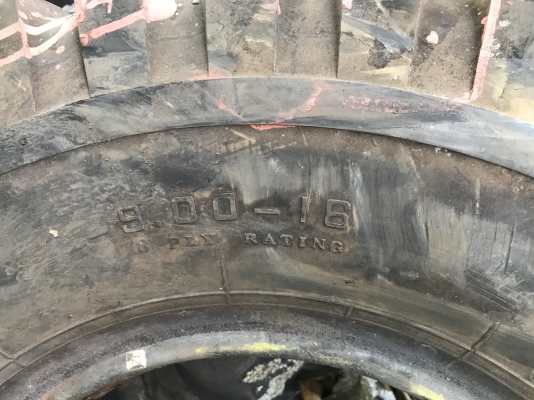 ยาง 900-16 ขอบ16 สวยๆ ชุดนี้ ลดราคาเหลือ 4900 บาท