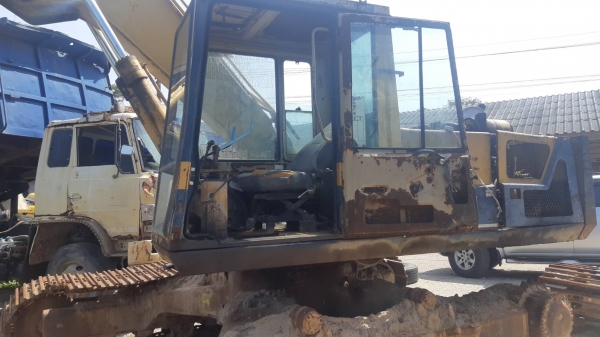 ขายรถแบคโฮ KOMATSU PC200-3 ขายรถแบคโฮ KOMATSU PC200-3