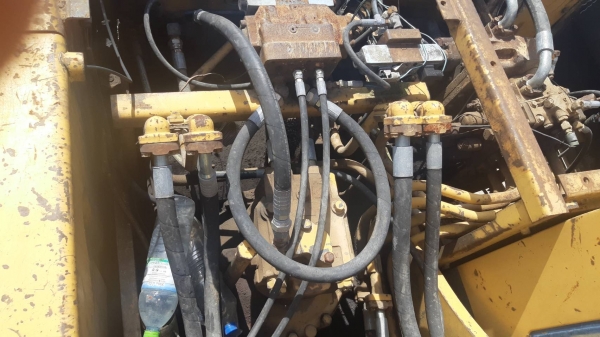 ขายรถแบคโฮ KOMATSU PC200-3 ขายรถแบคโฮ KOMATSU PC200-3