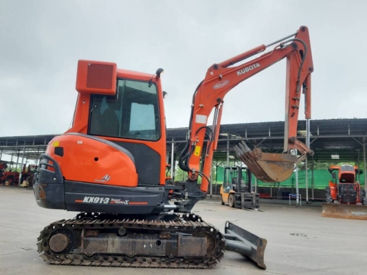 มาแล้วจ้ารถขุด คูโบต้ารุ่น Kx91-3sxตู้แอร์  ราคาขายสด 770,000 บาท ดาวน์ได้จ้า ดาวน์  220,000 บาท 089-0111624 เฮียเลี้ยงจ้า  สนใจโทรเลยจ้า สอบถามหรือสามารถมาดูที่ร้านเราได้จ้า