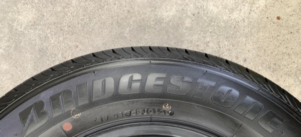ยางป้ายแดง 215-65-16 Bridgestone ปี 20 สวยกริ๊บ ใส่กับรถกระบะตัวเตี้ยได้ทุกรุ่น ยางป้ายแดง 215-65-16 Bridgestone ปี 20 สวยกริ๊บ ใส่กับรถกระบะตัวเตี้ยได้ทุกรุ่น