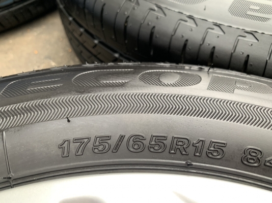 ล้อแม็กป้ายแดง Honda New Jazz ตัวรองท็อป ขอบ 15 พร้อมยางใหม่ป้ายแดง 175-65-15 Bridgestone ปลายปี 19 สวยกริ๊บ ล้อแม็กป้ายแดง Honda New Jazz ตัวรองท็อป ขอบ 15 พร้อมยางใหม่ป้ายแดง 175-65-15 Bridgestone ปลายปี 19 สวยกริ๊บ