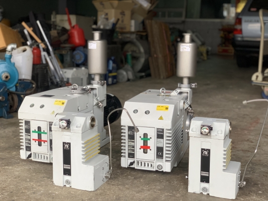 ขายปั๊มแวคคั่มสุญญากาศ Trivac 3HP. 380V made in USA. สภาพสวยใหม่มาก หมุนนิ่ม ดูดแรง มีกรองสแตนเลส และอุปกรณ์ต่อมาด้วยครับ( มีตำหนิ 1ตัวครับ ) พร้อมใช้งาน มี 2ตัวครับ ราคาตัวละ 19,500 บาท ครับ