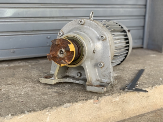 ขายมอเตอร์เกียร์ Cycrodrive Sumitomo 3HP. 380V อัตราทด 1:35 เพลาออกประมาณ 41 รอบต่อนาที สภาพสวยเดิมๆ หมุนนิ่ม พร้อมใช้งาน