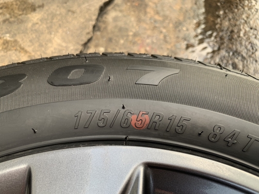 ล้อแม็ก Nissan Almera Sportech ขอบ 15 พร้อมยางป้ายแดง 175-65-15 Maxxis ปี 20 สภาพสวย