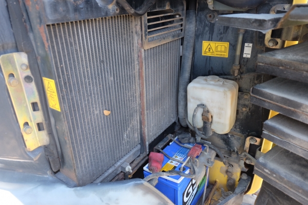 รถขุด komatsu pc30mr-2 นำเข้าญี่ปุ่นไม่เคยใช้ในไทย โทร 086-1602189