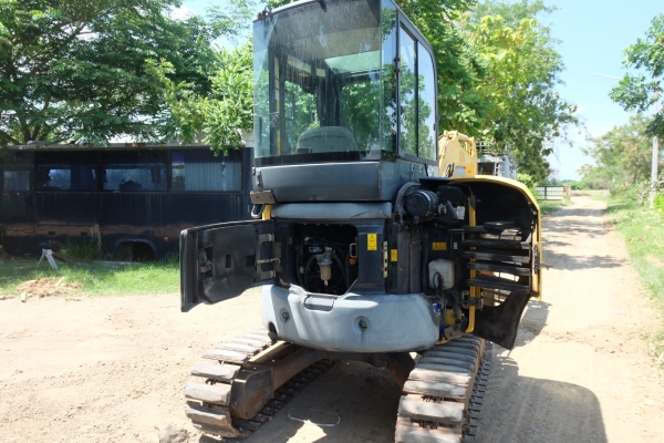 รถขุด komatsu pc30mr-2 นำเข้าญี่ปุ่นไม่เคยใช้ในไทย โทร 086-1602189