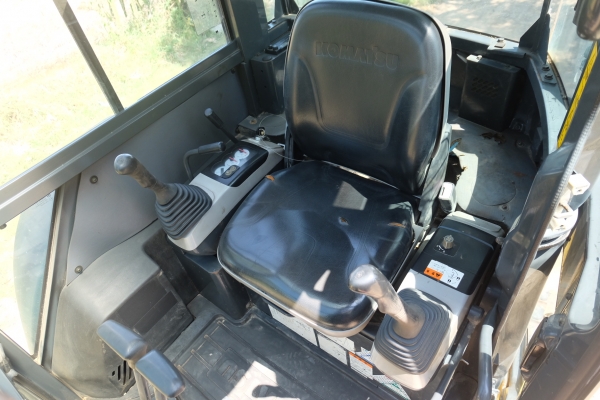 รถขุด komatsu pc30mr-2 นำเข้าญี่ปุ่นไม่เคยใช้ในไทย โทร 086-1602189