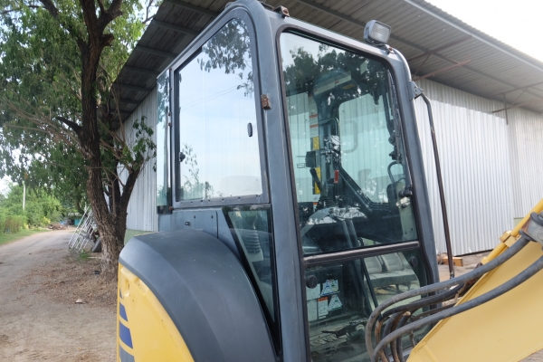 รถขุด komatsu pc30mr-2 นำเข้าญี่ปุ่นไม่เคยใช้ในไทย โทร 086-1602189