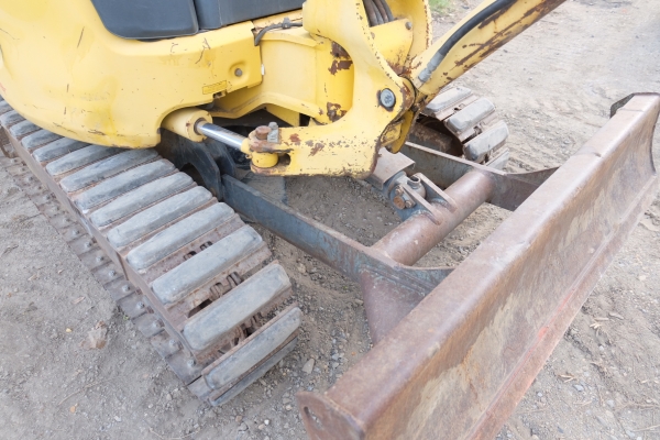 รถขุด komatsu pc30mr-2 นำเข้าญี่ปุ่นไม่เคยใช้ในไทย โทร 086-1602189