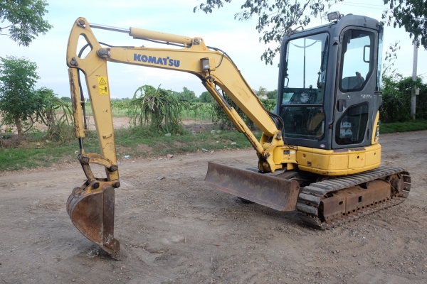รถขุด komatsu pc30mr-2 นำเข้าญี่ปุ่นไม่เคยใช้ในไทย โทร 086-1602189