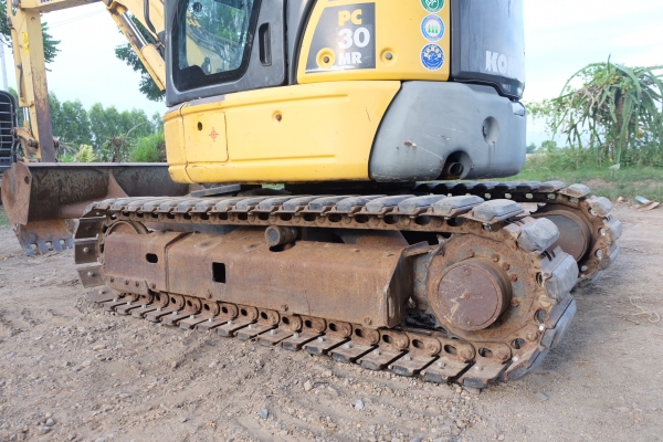 รถขุด komatsu pc30mr-2 นำเข้าญี่ปุ่นไม่เคยใช้ในไทย โทร 086-1602189