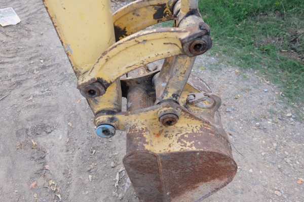รถขุด komatsu pc30mr-2 นำเข้าญี่ปุ่นไม่เคยใช้ในไทย โทร 086-1602189