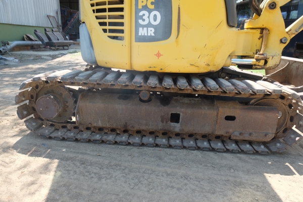 รถขุด komatsu pc30mr-2 นำเข้าญี่ปุ่นไม่เคยใช้ในไทย โทร 086-1602189