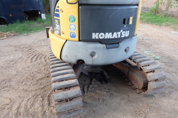 รถขุด komatsu pc30mr-2 นำเข้าญี่ปุ่นไม่เคยใช้ในไทย โทร 086-1602189