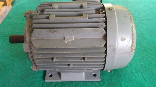 มอเตอร์ ยี่ห้อฮิตาชิ ขนาด 2 แรง สามเฟส 380v ความเร็วรอบ 2850 rpm สภาพดี เดิมๆ ใช้งานได้ปกติ ราคา 2,5