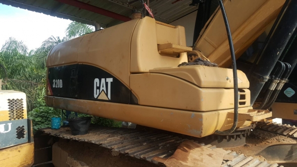 ขายรถขุด CAT 320D รถทำงานขุดดิน ลอกคลอง ประมาณ 3000 ชม.