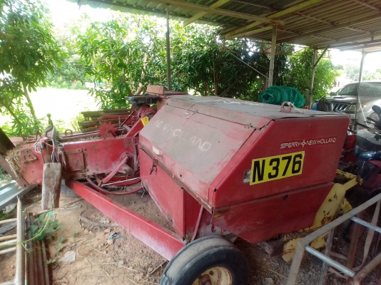 ขายเครื่องอัดฟางนิวฮอลแลนด์สนใจโทรเลย 0610685154-0939148049