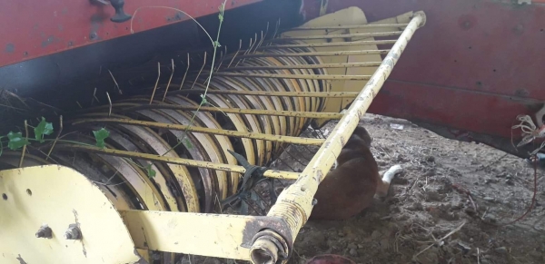 ขายเครื่องอัดฟางนิวฮอลแลนด์สนใจโทรเลย 0610685154-0939148049