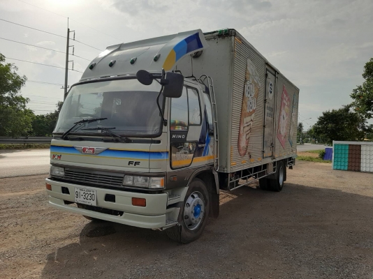 ขาย Hino 6 ล้อ FF3H 195 แรง ตู้แห้ง 3 บาน ยาว 7.2 ม. ภายในกุสแตนเลส สวยพร้อมใช้ ราคา 460,000 ติดต่อ 089-5367218. 081-4252943