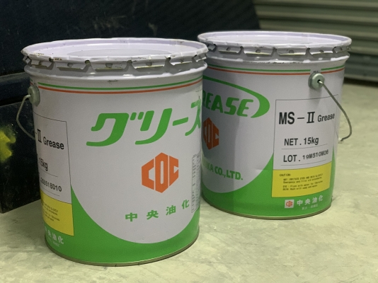 ขายจารบีเกรดคุณภาพสูง Chuoyuka made in Japan รุ่น MS2 เนื้อขาว ใช้ในงานอุตสาหกรรมประกอบรถยนต์ ของใหม่ มีมาไม่กี่ถังครับ ราคาถังละ 1,800 บาท