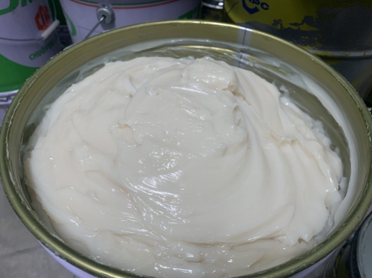 ขายจารบีเกรดคุณภาพสูง Chuoyuka made in Japan รุ่น MS2 เนื้อขาว ใช้ในงานอุตสาหกรรมประกอบรถยนต์ ของใหม่ มีมาไม่กี่ถังครับ ราคาถังละ 1,800 บาท