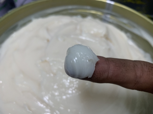 ขายจารบีเกรดคุณภาพสูง Chuoyuka made in Japan รุ่น MS2 เนื้อขาว ใช้ในงานอุตสาหกรรมประกอบรถยนต์ ของใหม่ มีมาไม่กี่ถังครับ ราคาถังละ 1,800 บาท