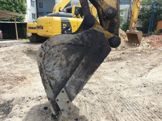 KOMATSU PC 200-8 KOMATSU PC 200-8