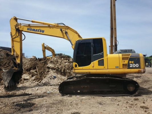 KOMATSU PC 200-8 KOMATSU PC 200-8
