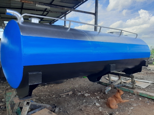 ถังเหล็กติดรถ มือสอง 6000 ลิตร สวย มีกลั้นห้อง3ห้อง ข้างในทาสีอีพ็อคซี่อย่างดีค่ะ สนใจทักมาค่ะ 0898147679