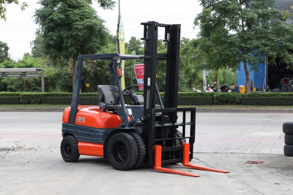 Toyata 6FD25 ยก2.5ตัน เสา4เมตร งาเท ดีเซล นำเข้าจากญี่ปุ่น Toyata 6FD25 ยก2.5ตัน เสา4เมตร งาเท ดีเซล นำเข้าจากญี่ปุ่น