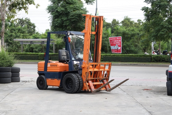 Toyota 5FD25 ยก2.5ตัน เสา4เมตร งาเท ดีเซล นำเข้าจากญี่ปุ่น