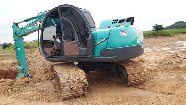 ขายรถแบคโฮ KOBELCO SK100-5 SUPES