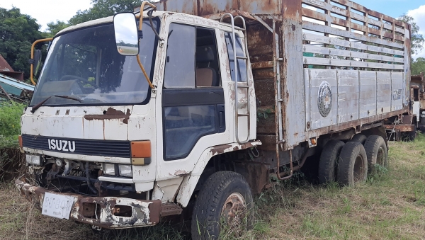 ISUZU Rocky สิบล้อสองเพลามีทะเบียน