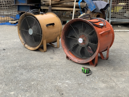 ขายพัดลมถัง-ท่อ ขนาด 16นิ้ว ขนาด 1.5HP. 220V ไฟบ้าน มีสวิทย์ปิด-เปิดในตัว สภาพสวย เดิมๆ หมุนนิ่ม ให้ลมแรง มี 2ตัวครับ ราคาตัวละ 4,600 บาท