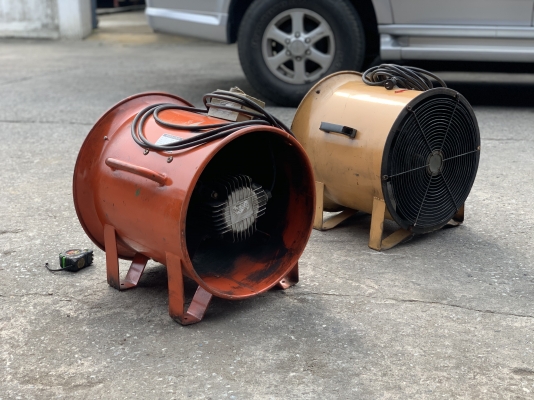 ขายพัดลมถัง-ท่อ ขนาด 16นิ้ว ขนาด 1.5HP. 220V ไฟบ้าน มีสวิทย์ปิด-เปิดในตัว สภาพสวย เดิมๆ หมุนนิ่ม ให้ลมแรง มี 2ตัวครับ ราคาตัวละ 4,600 บาท