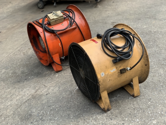 ขายพัดลมถัง-ท่อ ขนาด 16นิ้ว ขนาด 1.5HP. 220V ไฟบ้าน มีสวิทย์ปิด-เปิดในตัว สภาพสวย เดิมๆ หมุนนิ่ม ให้ลมแรง มี 2ตัวครับ ราคาตัวละ 4,600 บาท