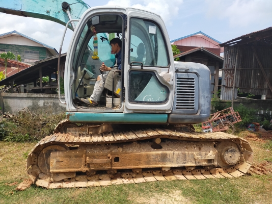 ขายรถแบคโฮ kobelco รุ่น 135 u สภาพพร้อมใช้เอกสารใบแจ้งจำหน่าย