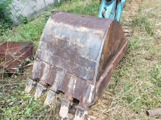 ขายรถแบคโฮ kobelco รุ่น 135 u สภาพพร้อมใช้เอกสารใบแจ้งจำหน่าย