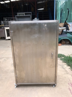 รถเข็นสแตนเลส ขนาด 40x68x106 ซม. มีลูกล้อ 4 ล้อ ไม่มีชั้นวาง ด้านในโล่งๆ สแตนเลสหนามาก เป็นของใช้งาน