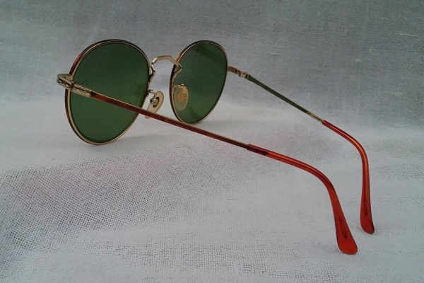 แว่นตาอาร์ติสท์ 'หยดน้ำ - ใหญ่ - แพนโต้ - จอห์น เลนนอน' ทศวรรษที่ 1990's อเมริกันแบรนด์เนมแถวหน้าของโลก งานทองเดินลาย / กรอบหุ้มลายกระ เลนส์กระจกคริสตัล 'สีเขียวธรรมชาติ' Vintage RALPH LAUREN ha แว่นตาอาร์ติสท์ 'หยดน้ำ - ใหญ่ - แพนโต้ - จอห์น เลนนอน' ทศวรรษที่ 1990's อเมริกันแบรนด์เนมแถวหน้าของโลก งานทองเดินลาย / กรอบหุ้มลายกระ เลนส์กระจกคริสตัล 'สีเขียวธรรมชาติ' Vintage RALPH LAUREN ha