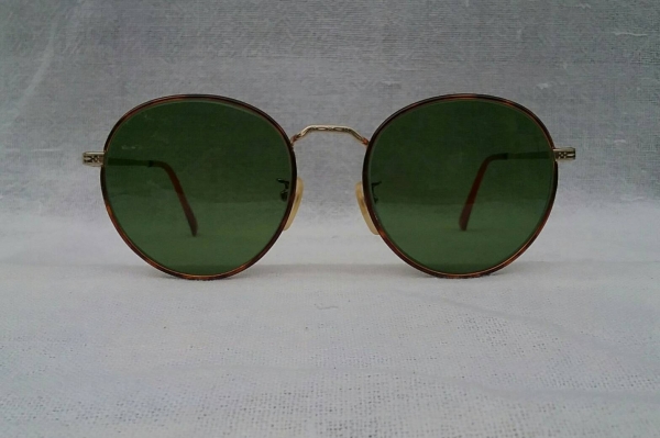 แว่นตาอาร์ติสท์ 'หยดน้ำ - ใหญ่ - แพนโต้ - จอห์น เลนนอน' ทศวรรษที่ 1990's อเมริกันแบรนด์เนมแถวหน้าของโลก งานทองเดินลาย / กรอบหุ้มลายกระ เลนส์กระจกคริสตัล 'สีเขียวธรรมชาติ' Vintage RALPH LAUREN ha แว่นตาอาร์ติสท์ 'หยดน้ำ - ใหญ่ - แพนโต้ - จอห์น เลนนอน' ทศวรรษที่ 1990's อเมริกันแบรนด์เนมแถวหน้าของโลก งานทองเดินลาย / กรอบหุ้มลายกระ เลนส์กระจกคริสตัล 'สีเขียวธรรมชาติ' Vintage RALPH LAUREN ha