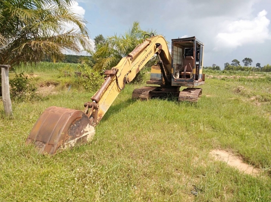 ขายด่วน แบคโคร KOMATSU PC60-3 สภาพพร้อมใช้งาน โซ่ช่วงล่างสวย เครื่องปั้มดี เอวแน่น เอกสารสัญญาซื้อขาย สนใจสอบถาม 093 0764943 K ตั้ม