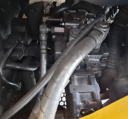 ขายด่วน635,000บาทรถแบคโฮโคมัสซูKOMATSUPC55MR2รุ่นหัวเก๋ง-8ยกหัวได้รุ่นยอดนิยมคอลโทลน้ำนันปั้มนี้วแรงๆเครื่องโคมัสซู4D88Eเครื่องดีปั่มแรงรถนอกเพิ่งนำเข้ามาใหม่ยังไม่เคยใช้งานในเมืองไทยเลย