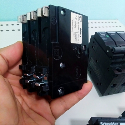 Breaker แบบ Plug on Schneider Breaker แบบ Plug on Schneider