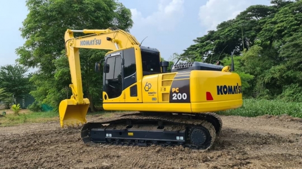 Komatsu PC200-8MO ไมล์ 5000 จอเหลือง กล้องหลัง สวยๆ Komatsu PC200-8MO ไมล์ 5000 จอเหลือง กล้องหลัง สวยๆ