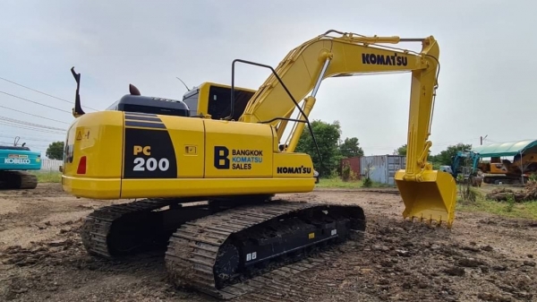 Komatsu PC200-8MO ไมล์ 5000 จอเหลือง กล้องหลัง สวยๆ Komatsu PC200-8MO ไมล์ 5000 จอเหลือง กล้องหลัง สวยๆ