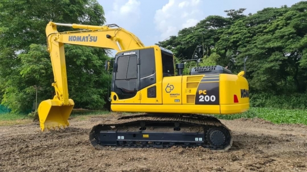 Komatsu PC200-8MO ไมล์ 5000 จอเหลือง กล้องหลัง สวยๆ Komatsu PC200-8MO ไมล์ 5000 จอเหลือง กล้องหลัง สวยๆ